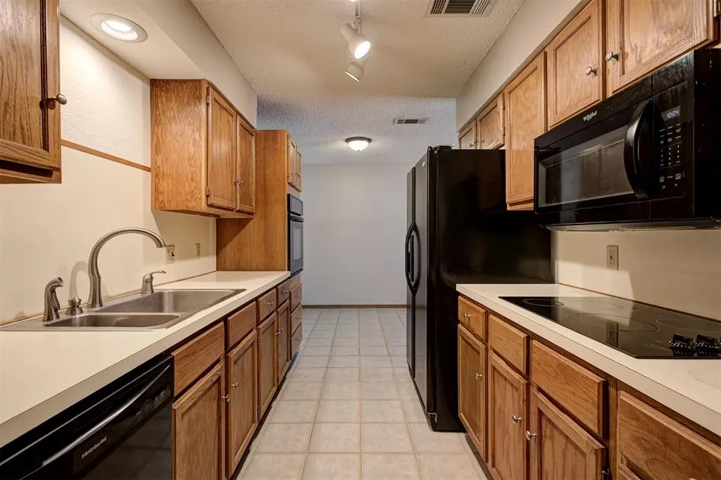 Photo 14 — 416 Belmont Drive, Edmond, OK 73034