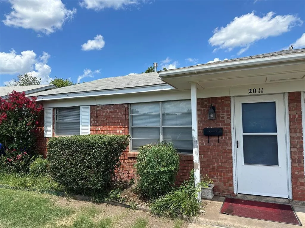 Photo 2 — 2011 Delaware Lane, Norman, OK 73071