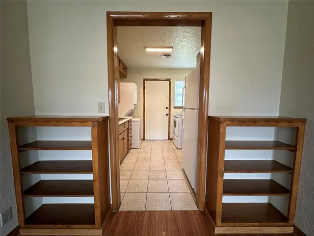 Photo 4 — 2011 Delaware Lane, Norman, OK 73071