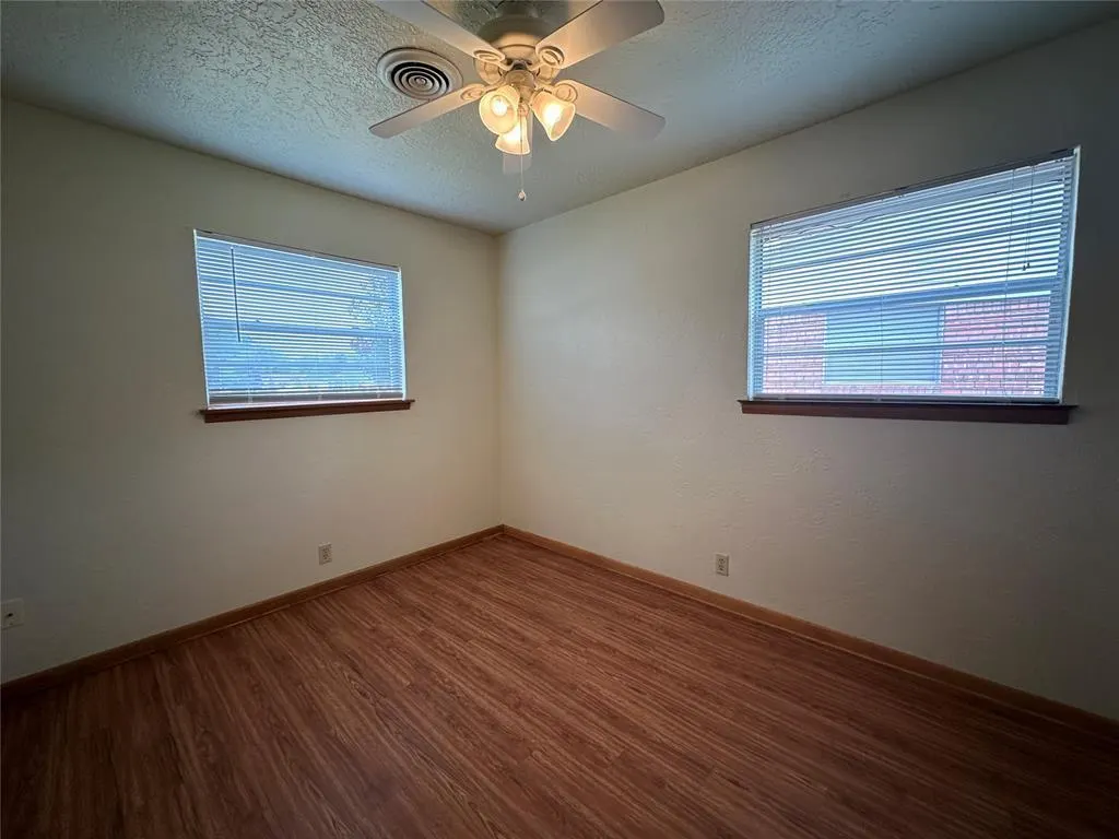 Photo 7 — 2011 Delaware Lane, Norman, OK 73071
