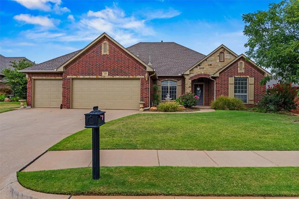 Photo 2 — 129 Bonaire Drive, Edmond, OK 73013