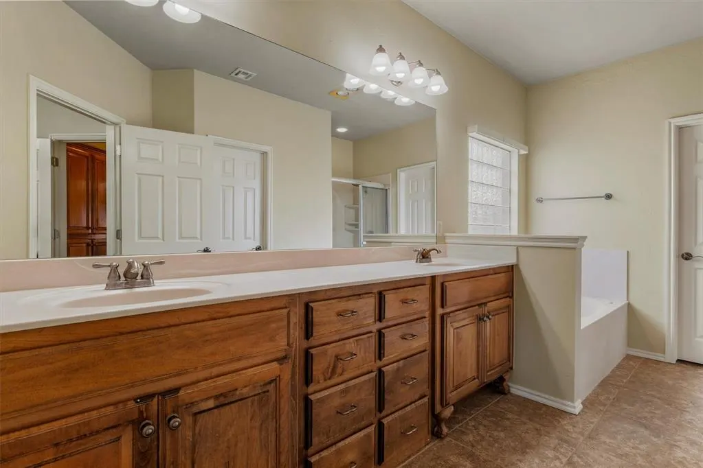 Photo 24 — 129 Bonaire Drive, Edmond, OK 73013