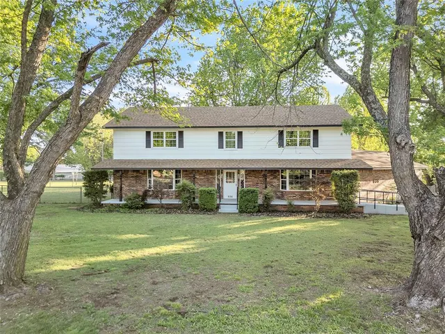 Photo 2 — 636 E Lea Terrace, Mustang, OK 73064