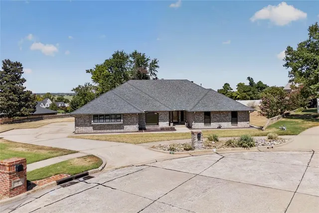 Photo 2 — 6 Pebble Creek Road, Norman, OK 73072