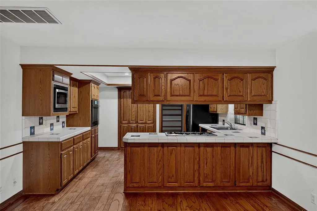 Photo 8 — 6 Pebble Creek Road, Norman, OK 73072