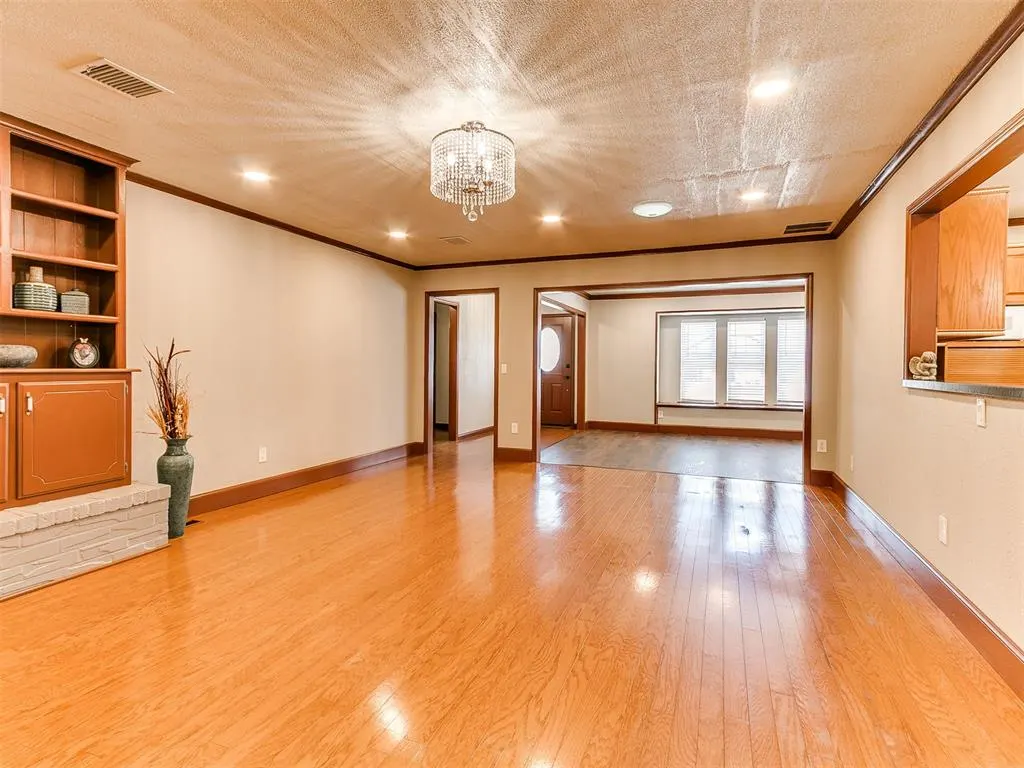 Photo 7 — 11700 Shasta Lane, Oklahoma City, OK 73162