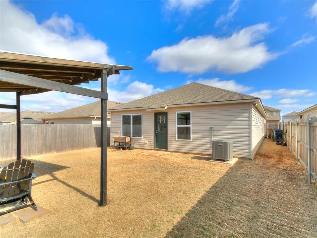 Photo 7 — 11705 Annette Drive, Yukon, OK 73099