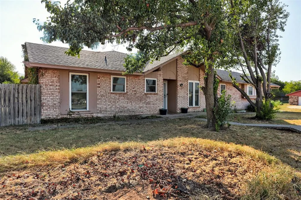 Photo 2 — 8801 Oakridge Drive, Midwest City, OK 73110