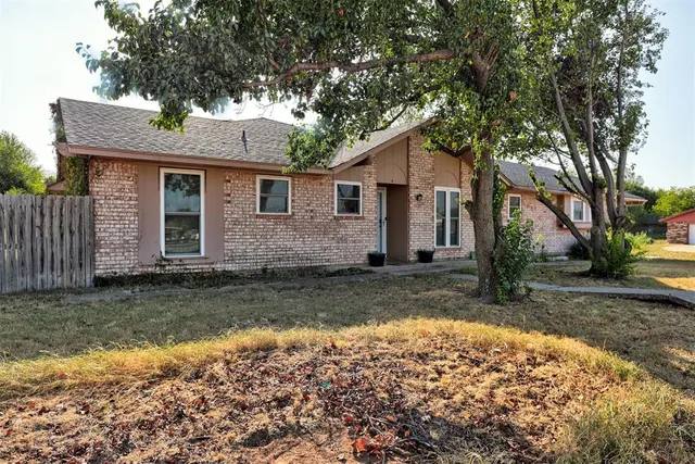 Photo 2 — 8801 Oakridge Drive, Midwest City, OK 73110