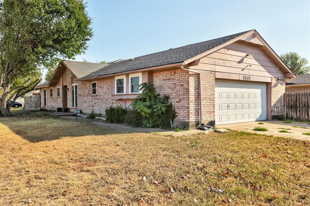 Photo 3 — 8801 Oakridge Drive, Midwest City, OK 73110