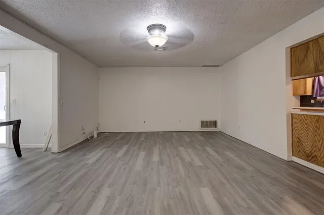 Photo 7 — 8801 Oakridge Drive, Midwest City, OK 73110