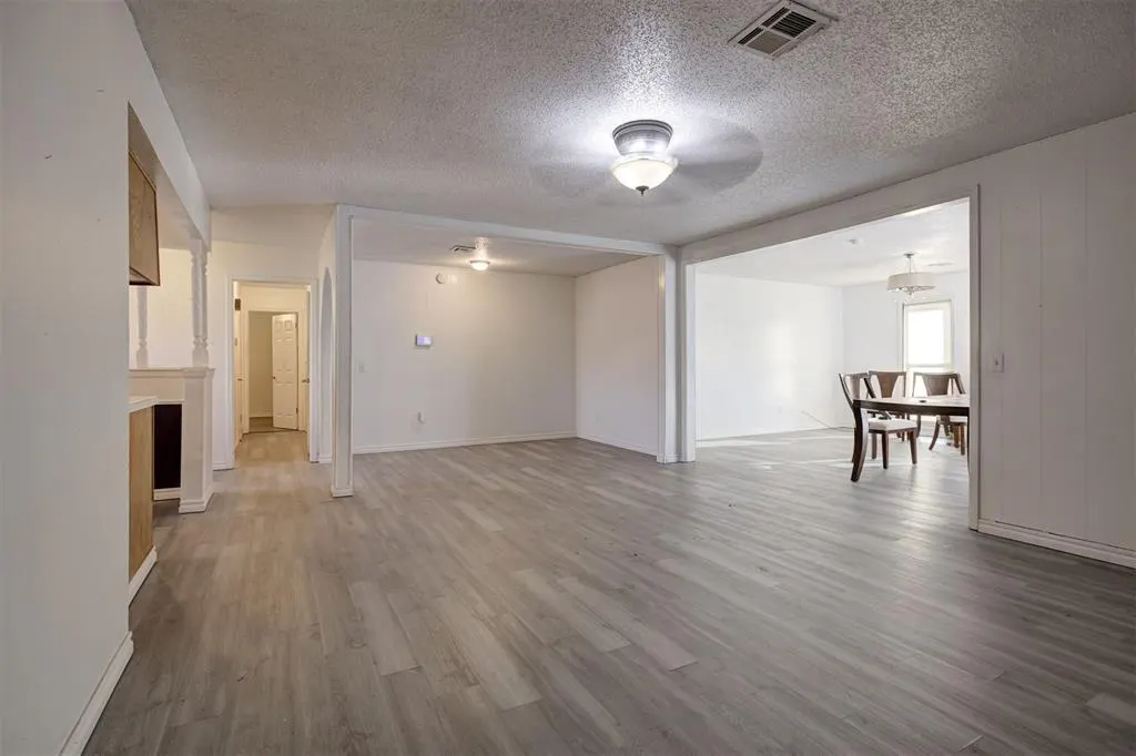 Photo 8 — 8801 Oakridge Drive, Midwest City, OK 73110