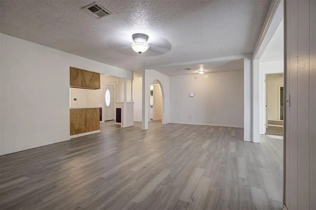 Photo 9 — 8801 Oakridge Drive, Midwest City, OK 73110