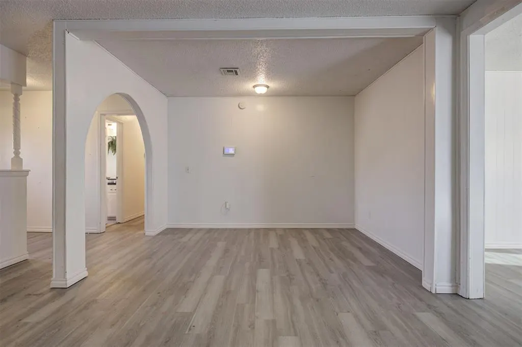 Photo 10 — 8801 Oakridge Drive, Midwest City, OK 73110