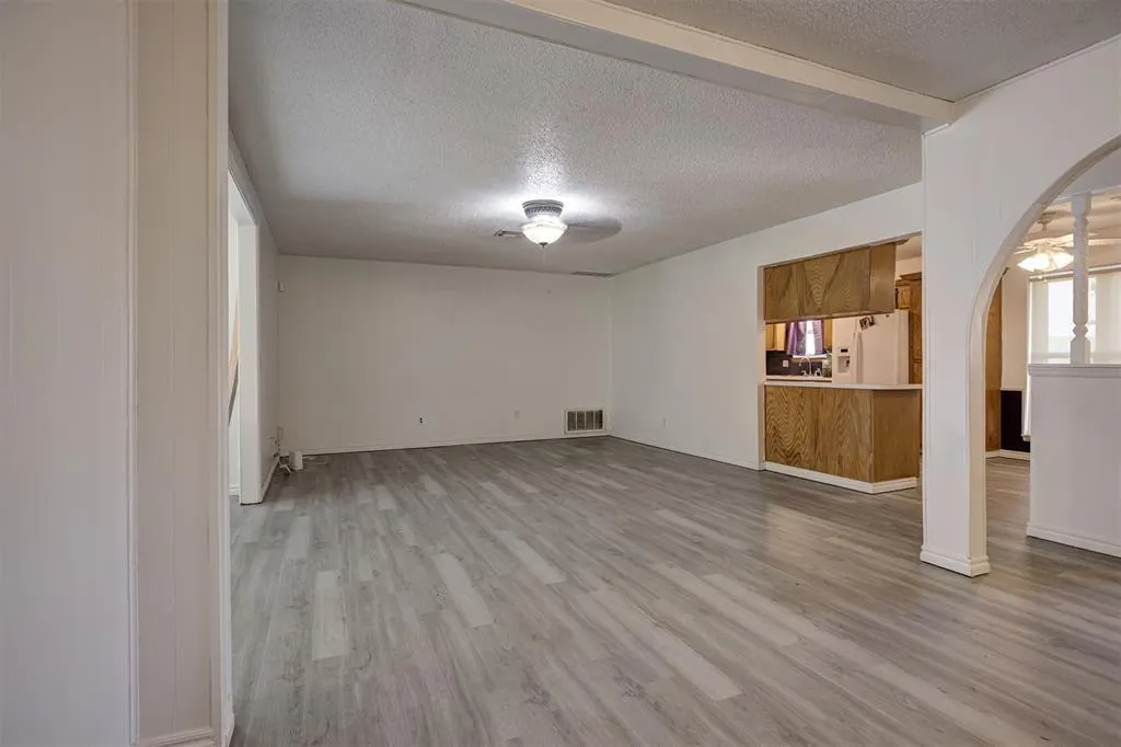 Photo 11 — 8801 Oakridge Drive, Midwest City, OK 73110