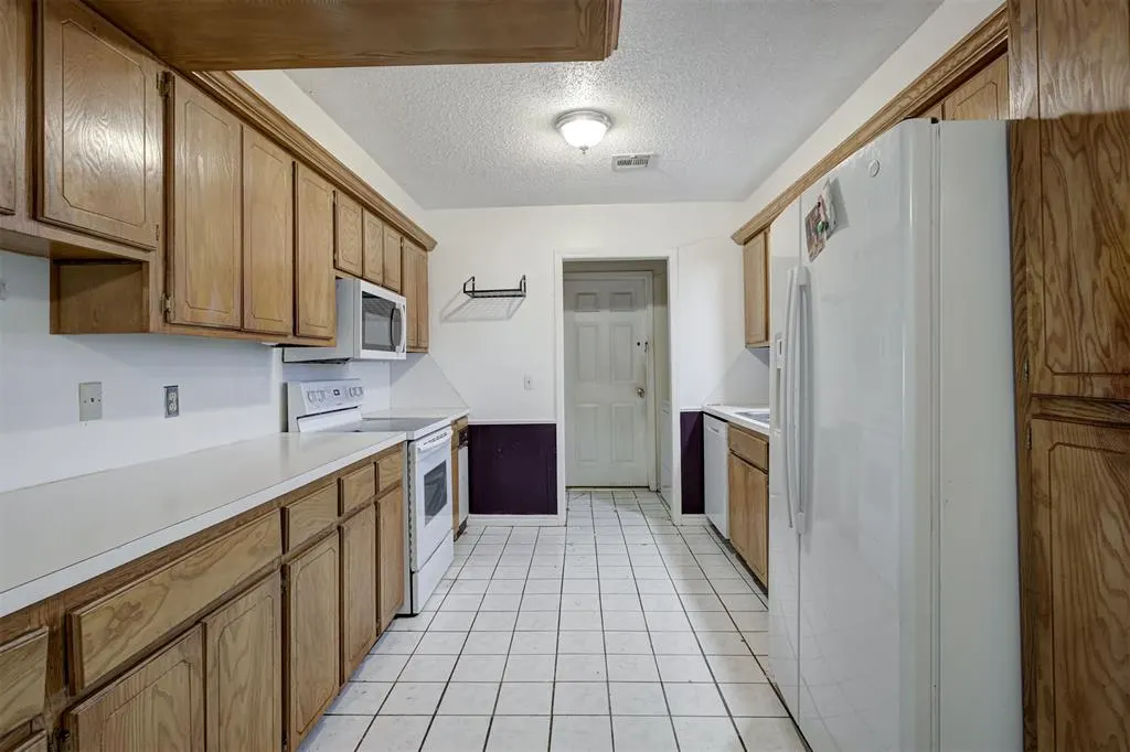 Photo 14 — 8801 Oakridge Drive, Midwest City, OK 73110