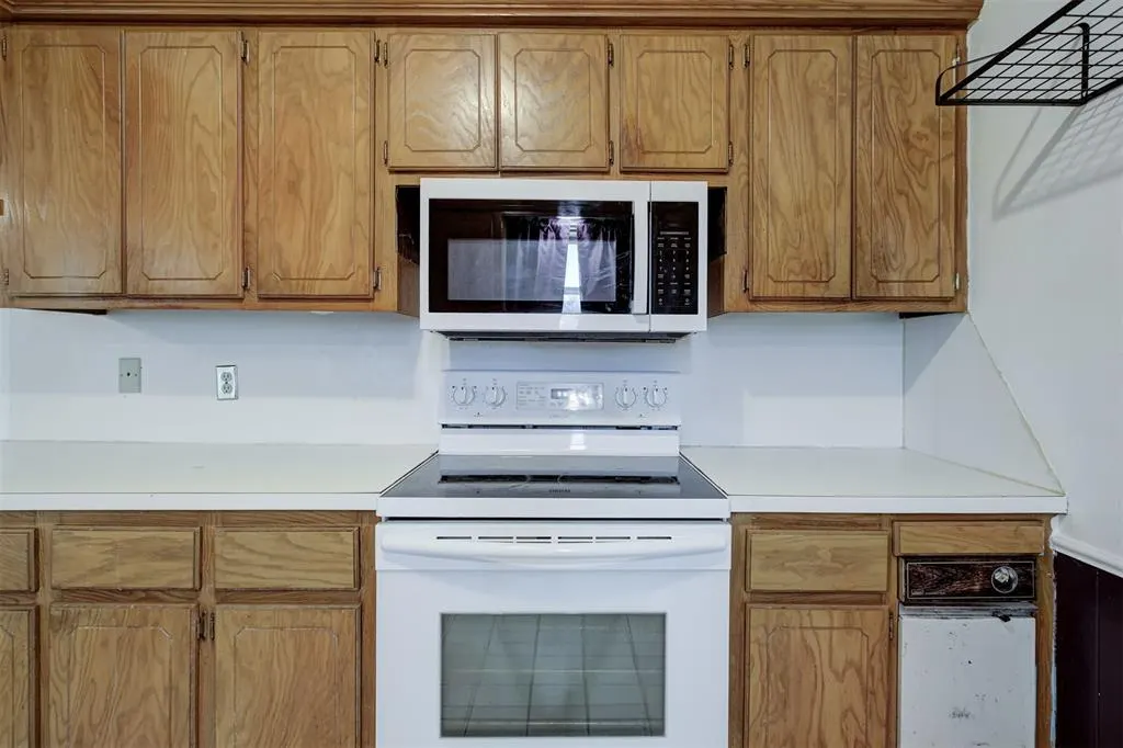 Photo 16 — 8801 Oakridge Drive, Midwest City, OK 73110