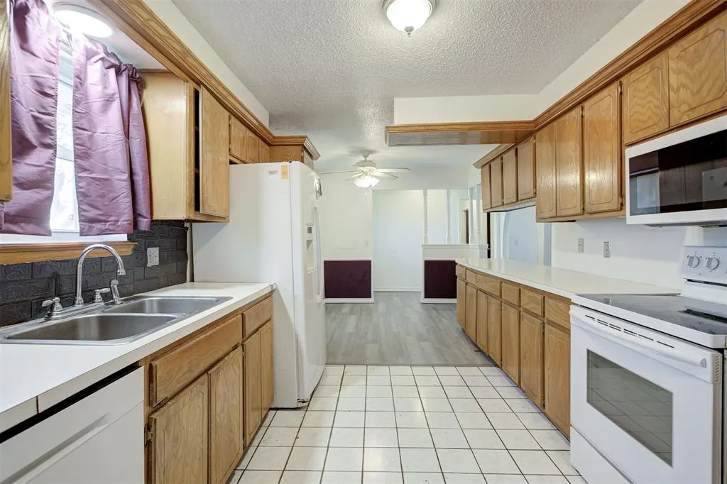 Photo 18 — 8801 Oakridge Drive, Midwest City, OK 73110