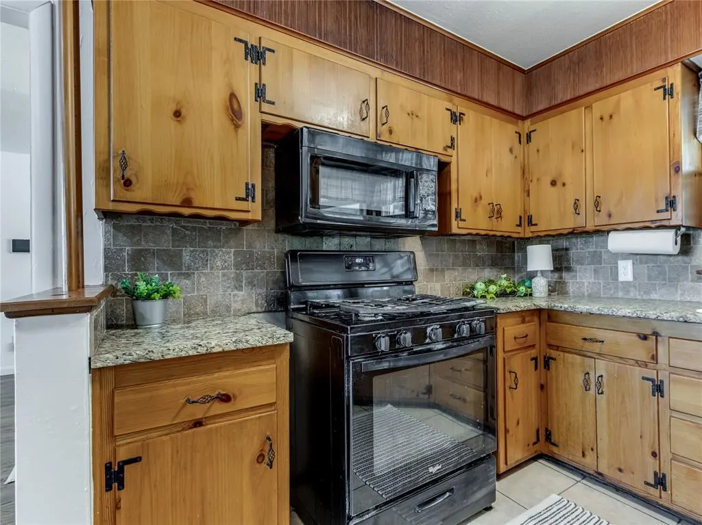 Photo 10 — 2336 N Towry Drive, Midwest City, OK 73110