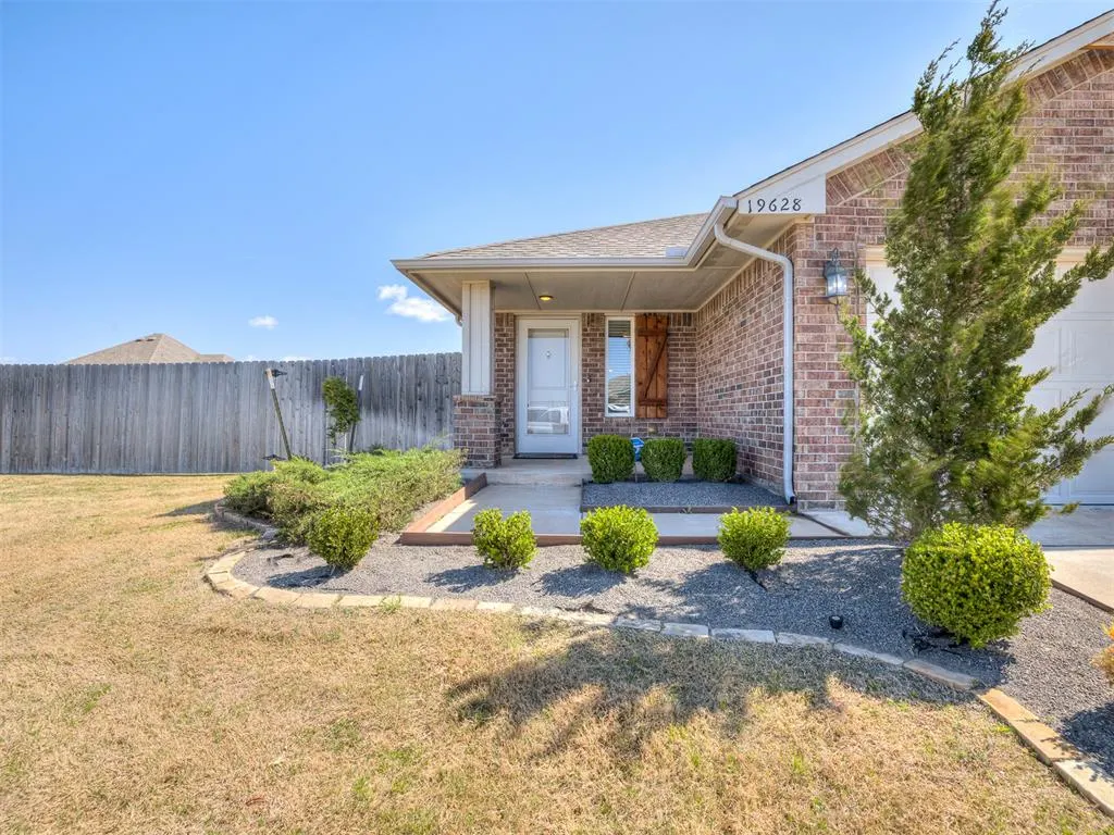 Photo 3 — 19628 Brookville Drive, Edmond, OK 73012