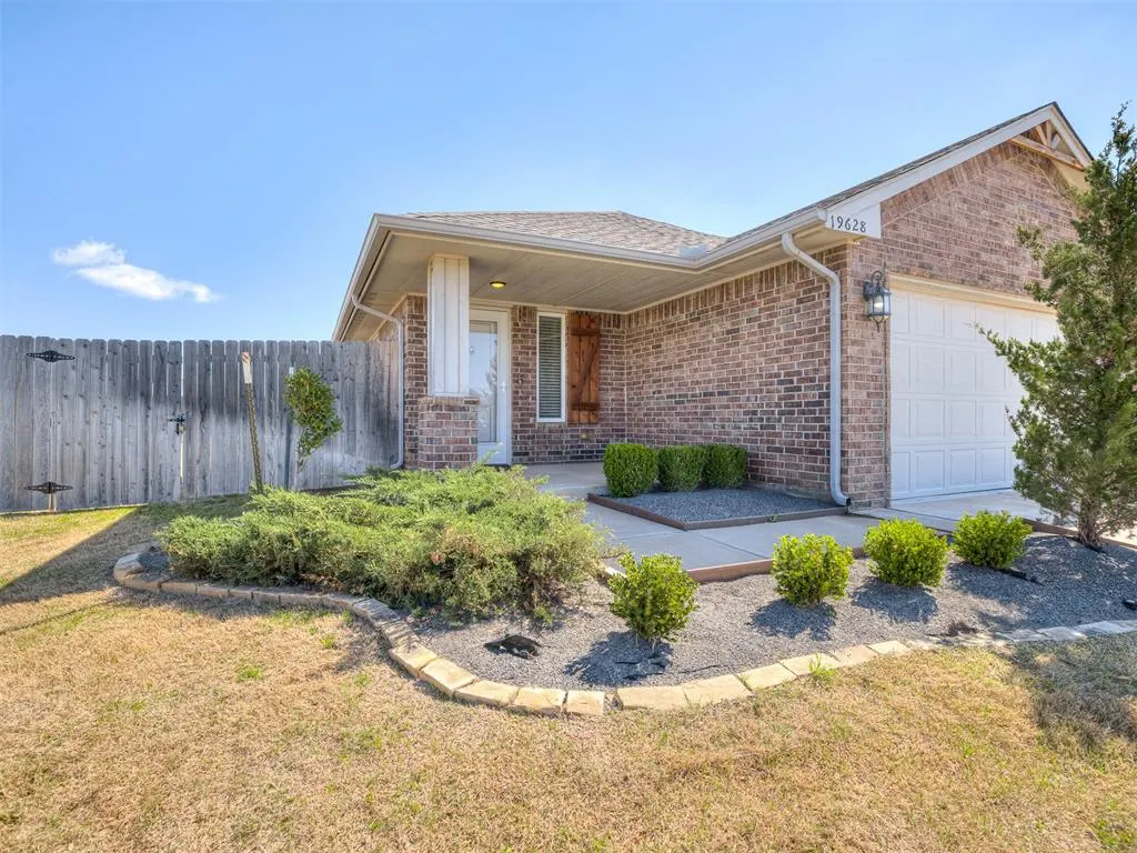 Photo 4 — 19628 Brookville Drive, Edmond, OK 73012
