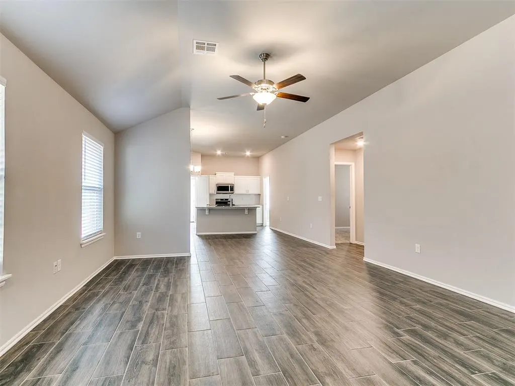 Photo 6 — 1301 Harvest Trail, Yukon, OK 73099
