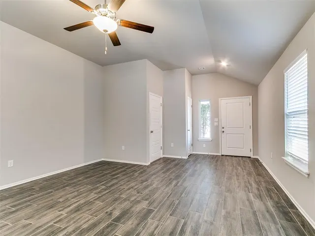 Photo 8 — 1301 Harvest Trail, Yukon, OK 73099