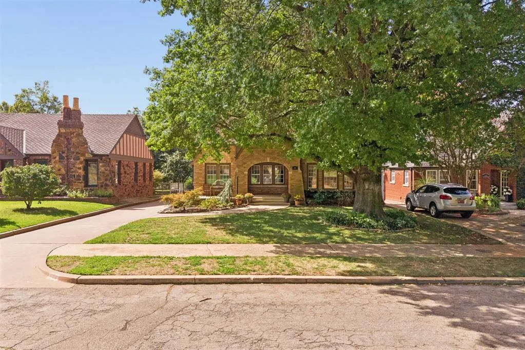 Photo 2 — 236 NW 34th Street, Oklahoma City, OK 73118