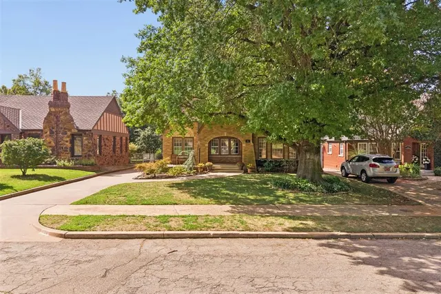 Photo 2 — 236 NW 34th Street, Oklahoma City, OK 73118