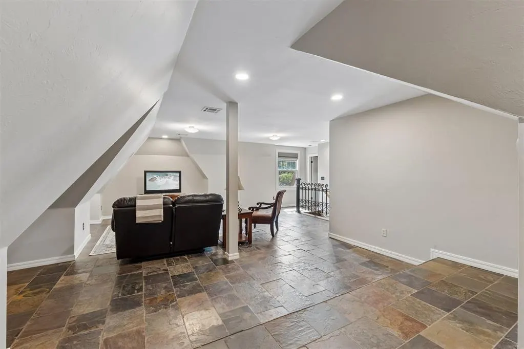 Photo 19 — 236 NW 34th Street, Oklahoma City, OK 73118