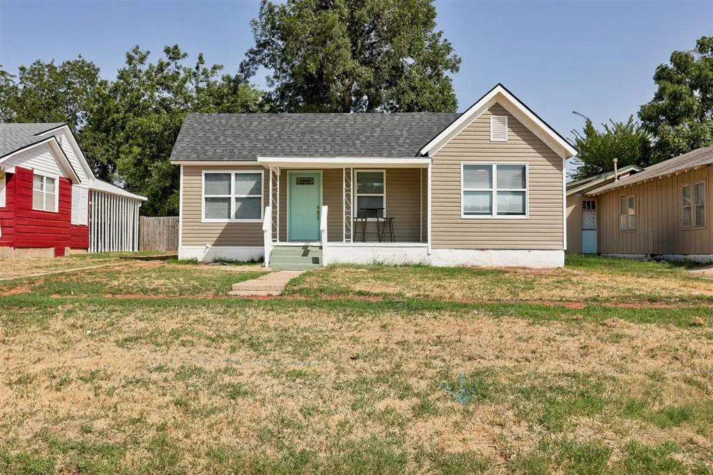 Front exterior — 414 E Perkins Avenue, Guthrie, OK 73044