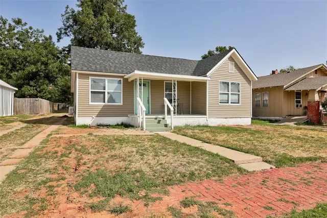 Photo 2 — 414 E Perkins Avenue, Guthrie, OK 73044