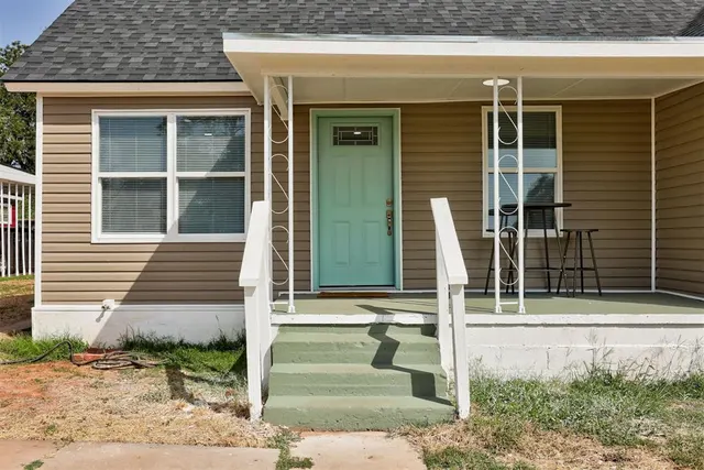 Photo 3 — 414 E Perkins Avenue, Guthrie, OK 73044