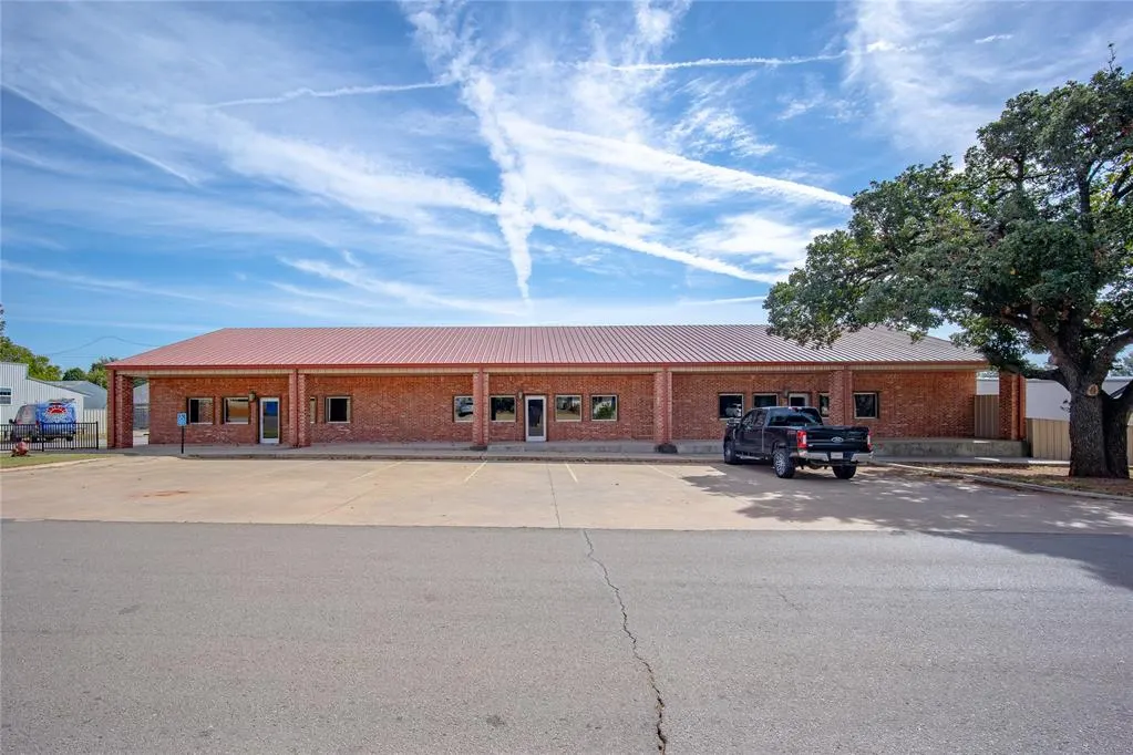 Front exterior — 200 S Main Street, Blanchard, OK 73010