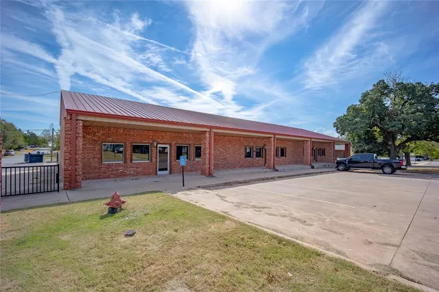 Photo 3 — 200 S Main Street, Blanchard, OK 73010