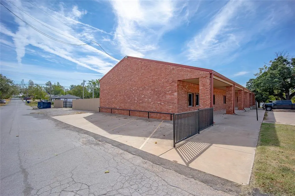 Photo 4 — 200 S Main Street, Blanchard, OK 73010