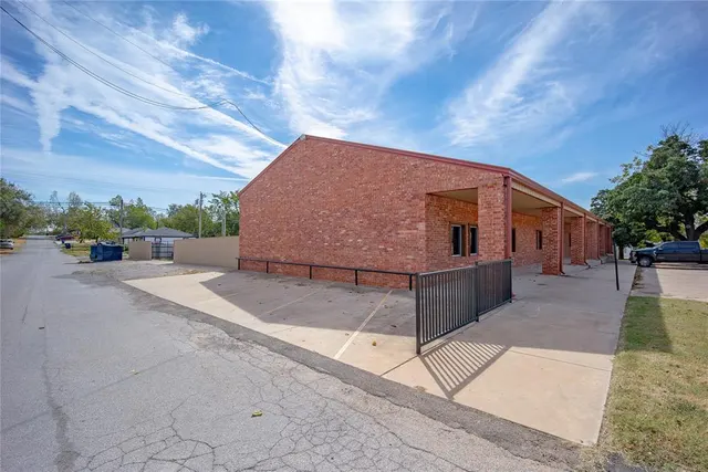 Photo 4 — 200 S Main Street, Blanchard, OK 73010