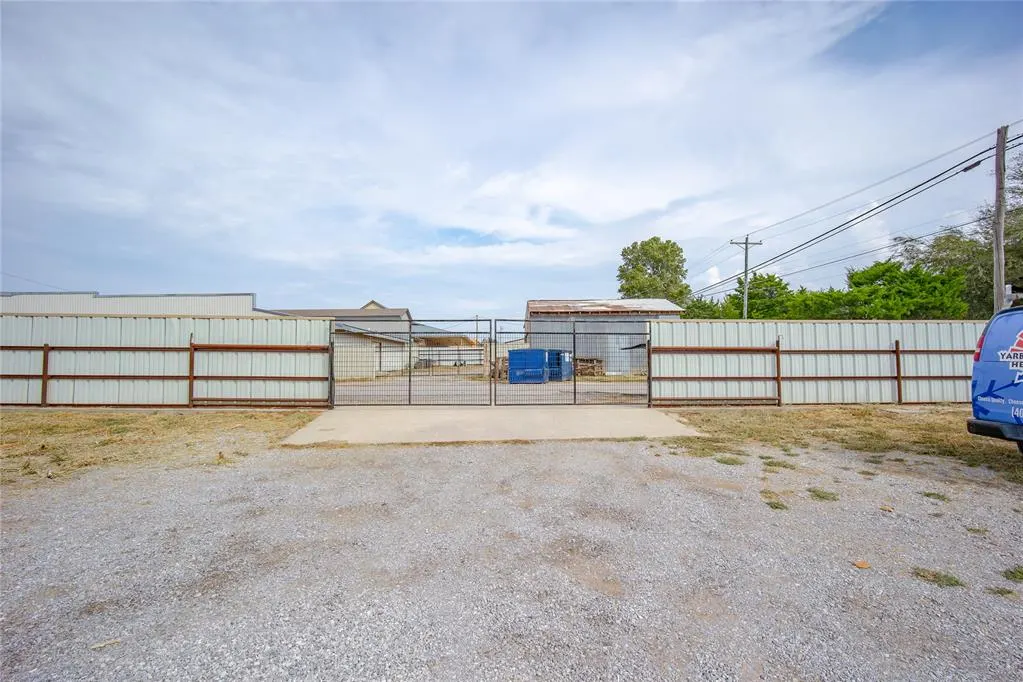 Photo 11 — 200 S Main Street, Blanchard, OK 73010