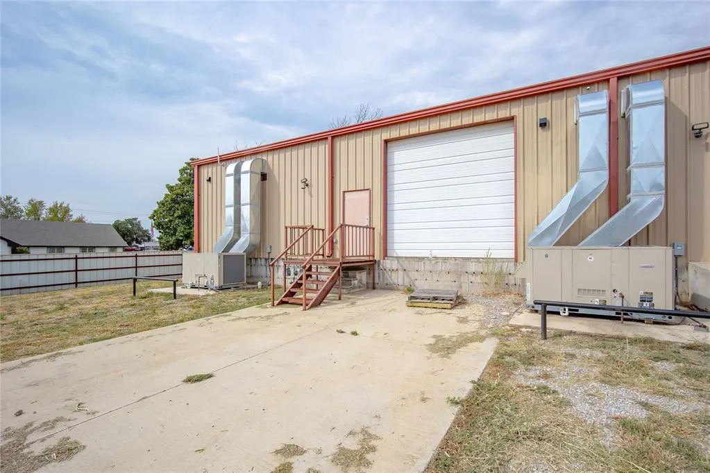 Photo 13 — 200 S Main Street, Blanchard, OK 73010