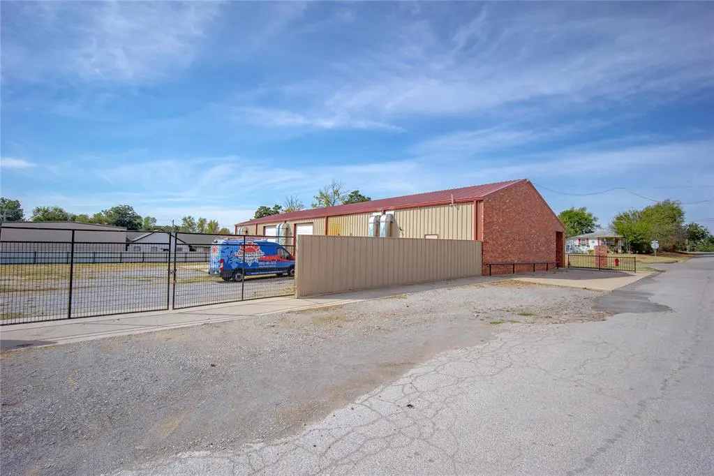 Photo 14 — 200 S Main Street, Blanchard, OK 73010
