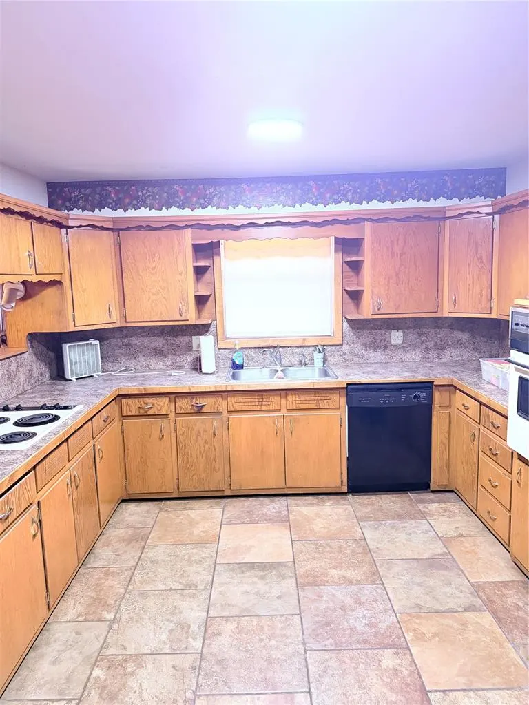 Photo 7 — 415 E Chestnut Road, Hollis, OK 73550