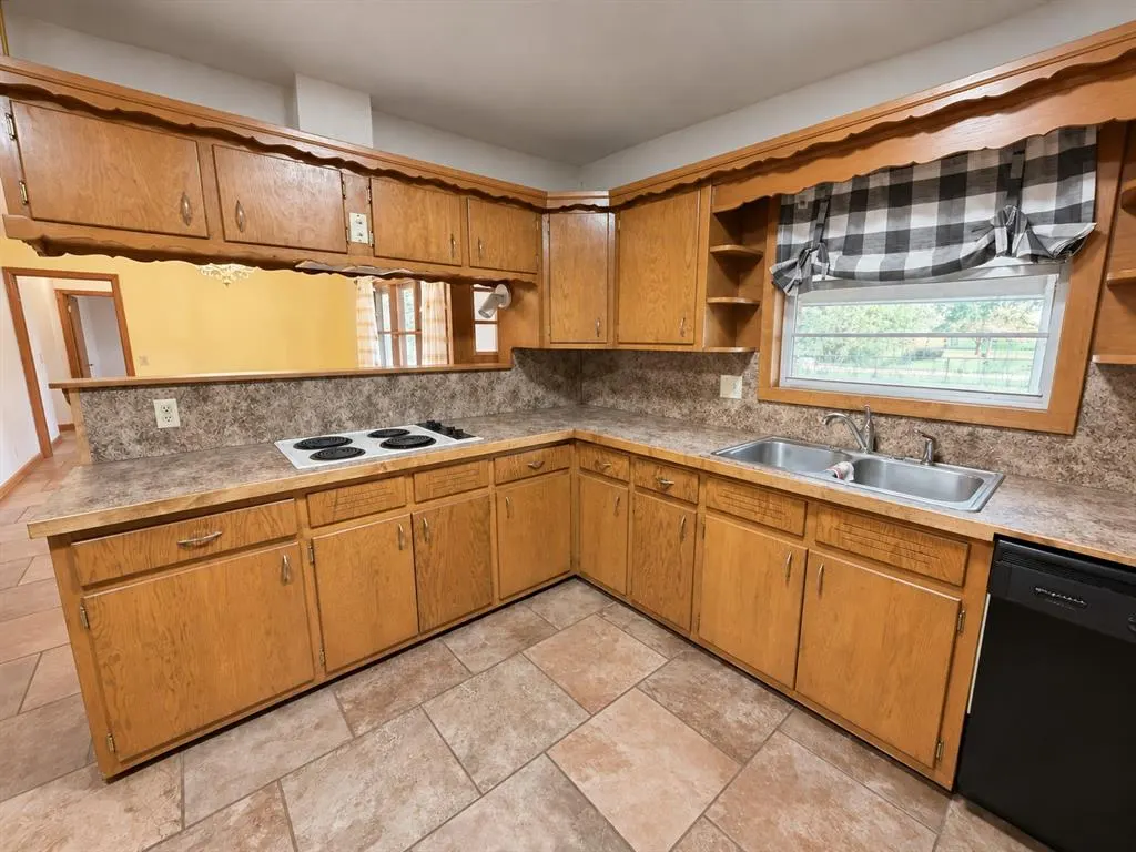 Photo 11 — 415 E Chestnut Road, Hollis, OK 73550