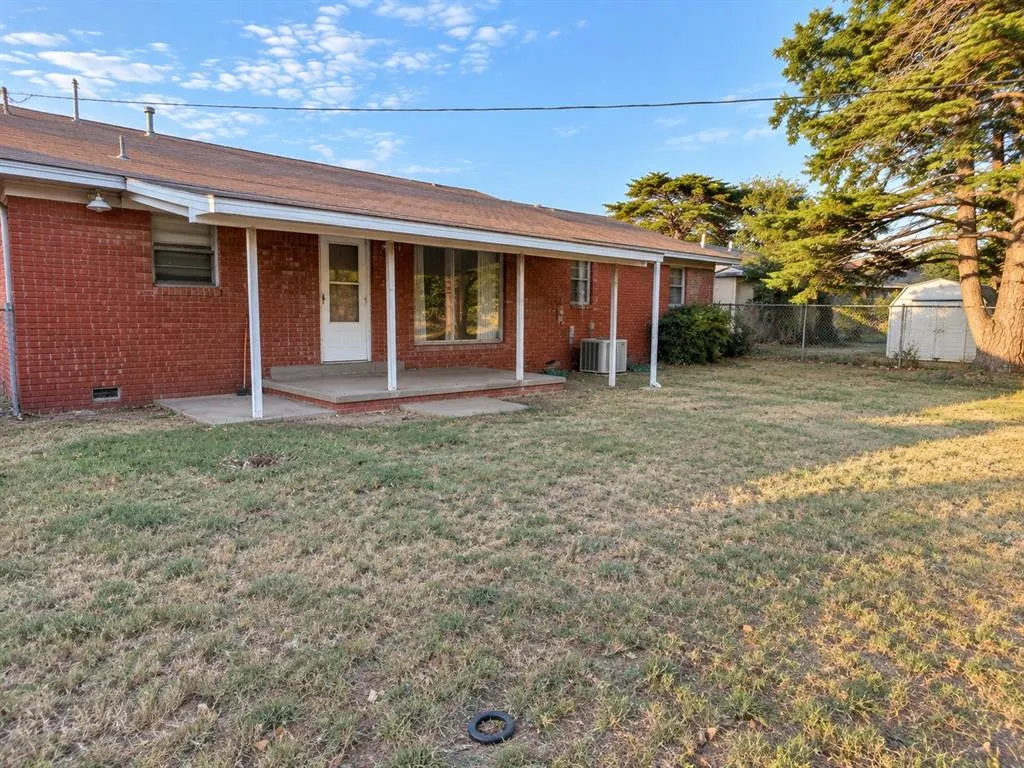 Photo 23 — 415 E Chestnut Road, Hollis, OK 73550