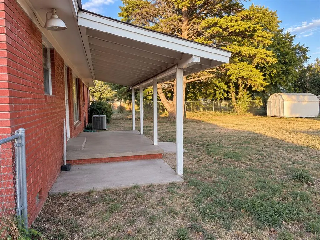Photo 24 — 415 E Chestnut Road, Hollis, OK 73550