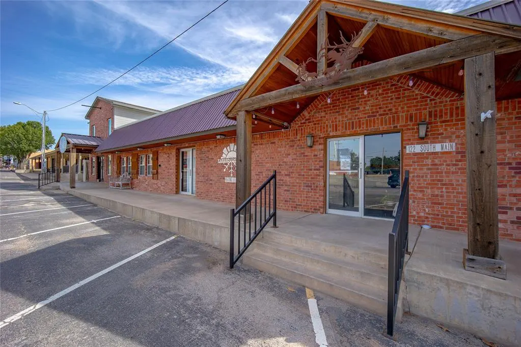 Front exterior — 122 S Main Street, Blanchard, OK 73010