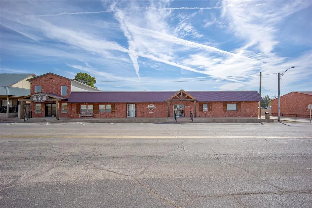 Photo 2 — 122 S Main Street, Blanchard, OK 73010