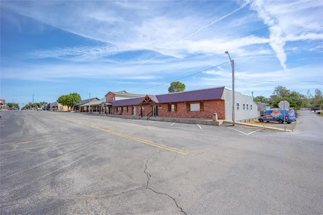 Photo 5 — 122 S Main Street, Blanchard, OK 73010