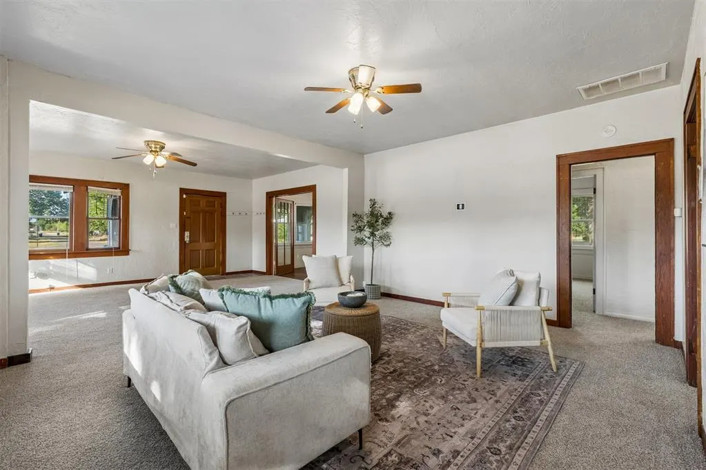 Photo 12 — 401 E Van Buren Street, Crescent, OK 73028