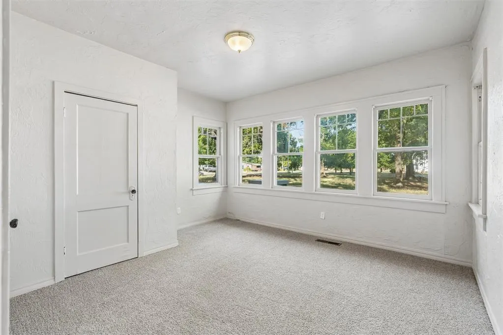 Photo 30 — 401 E Van Buren Street, Crescent, OK 73028