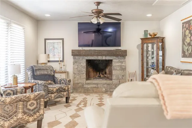 Photo 3 — 709 Rock Hollow Road, Edmond, OK 73034